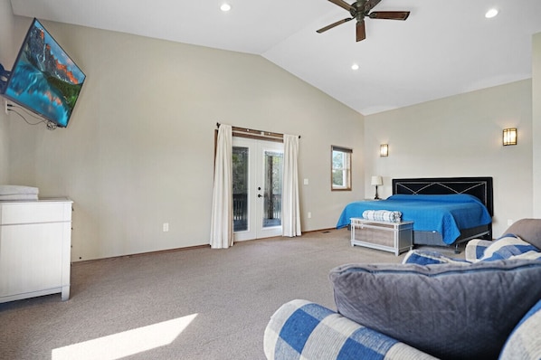 5 bedrooms, desk, iron/ironing board, WiFi