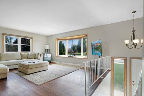 Luxury 5BR w/Pool & Hot Tub near Theme/Water Park