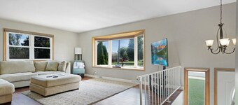 Luxury 5BR w/Pool & Hot Tub near Theme/Water Park