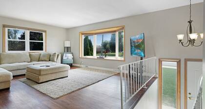 Luxury 5BR w/Pool & Hot Tub near Theme/Water Park