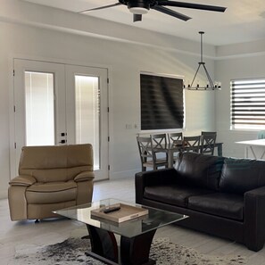 TV, fireplace - Gorgeous open spaced home (El Paso)