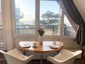 Dining - MB 37 - Holiday apartment with panoramic view of the beach and sea directly in Duhnen - (Cuxhaven)