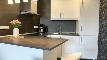 KylskÄp, mikrovÄgsugn, ugn och spishÀll