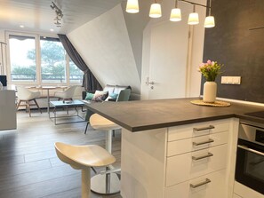 Unclassified image, 2 of 21, button