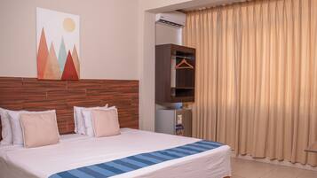 Superior-huone, 1 suuri parisänky | Ilmainen Wi-Fi, vuodevaatteet