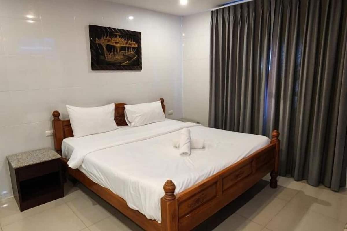 Rollaway beds, free WiFi, bed sheets, wheelchair access