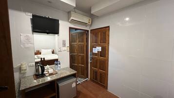 Kamar Double Standar | Tempat tidur lipat/tambahan, Wi-Fi gratis, dan seprai linen