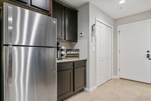 Interior - The Den at the Ravines |Queen Studio |Full Kitchen |Screened Balcony |Dogs Ok |Wooded Scenery |Quiet (Middleburg)