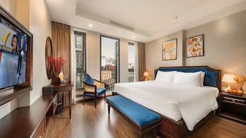 Chambre panoramique double ou avec lits jumeaux, balcon, vue sur la ville | Literie de qualité, couette en duvet