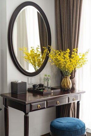 Premium bedding, down comforters, memory foam beds, minibar - Hanoi Fiesta Grand Hotel (Hanoi)