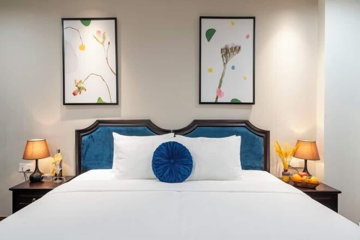 Premium bedding, down comforters, memory foam beds, minibar