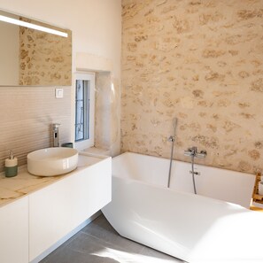 Combined shower/tub, hair dryer, towels, soap