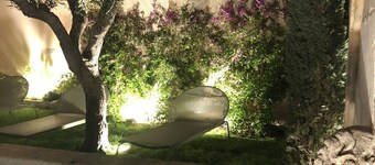 Luxurious Bastide in the center of St Remy, quiet location, heated swimming pool