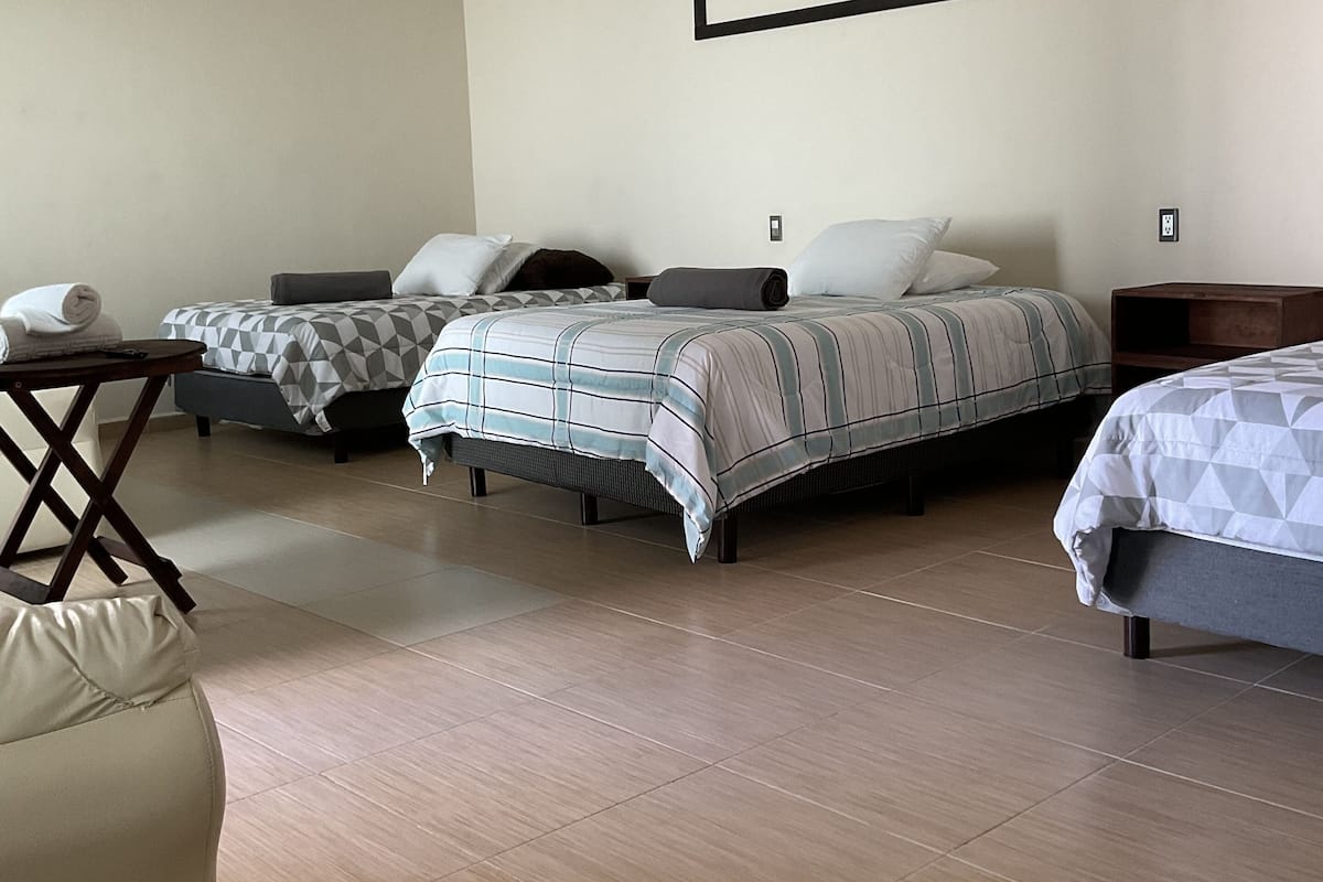 Basic-Doppelzimmer | Individuell dekoriert, individuell eingerichtet, Schreibtisch