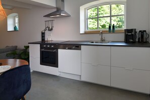 Réfrigérateur, four, plaque de cuisson, lave-vaisselle