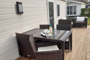 Outdoor dining - Chalet by Wadden Sea with Sunny Garden (Hippolytushoef)