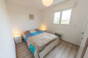 3 chambres, accès au Wi-Fi (inclus), literie fournie