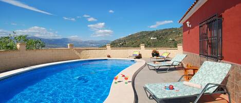 حمّام سباحة خارجي