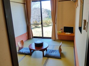 Basic Triple Room, Non Smoking, Mountain View | Desk, free WiFi - PASTORAL ENISHINOSATO (Osato)