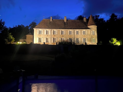 Magnificent 18th century château, swimming pool , ideal for a get-together