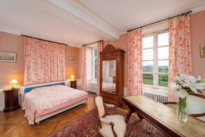 9 soverom, strykejern/-brett, wi-fi (inkludert) og sengetøy