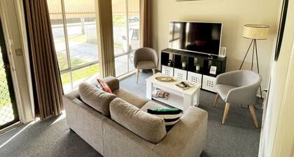 Comfortable 2-Bedroom home “Rest Easy Mudgee”