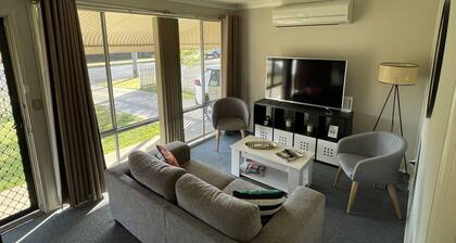 Comfortable 2-Bedroom Home in Mudgee “Rest Easy Mudgee”