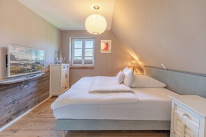 3 bedrooms, iron/ironing board, travel crib, free WiFi