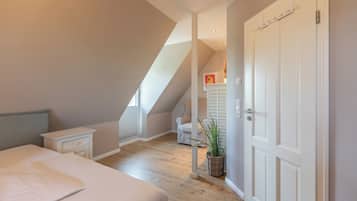 3 bedrooms, iron/ironing board, travel crib, free WiFi