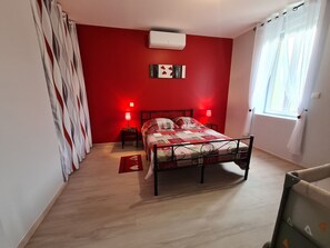 5 bedrooms, free WiFi, bed sheets