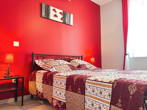 5 bedrooms, free WiFi, bed sheets