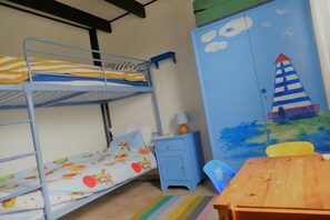 3 bedrooms, iron/ironing board, free WiFi