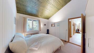 3 bedrooms, free WiFi, bed sheets