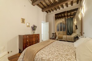 1 habitación, tabla de planchar con plancha, internet y ropa de cama 