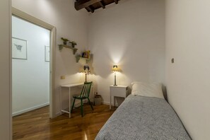1 chambre, fer et planche à repasser, accès Internet, draps fournis