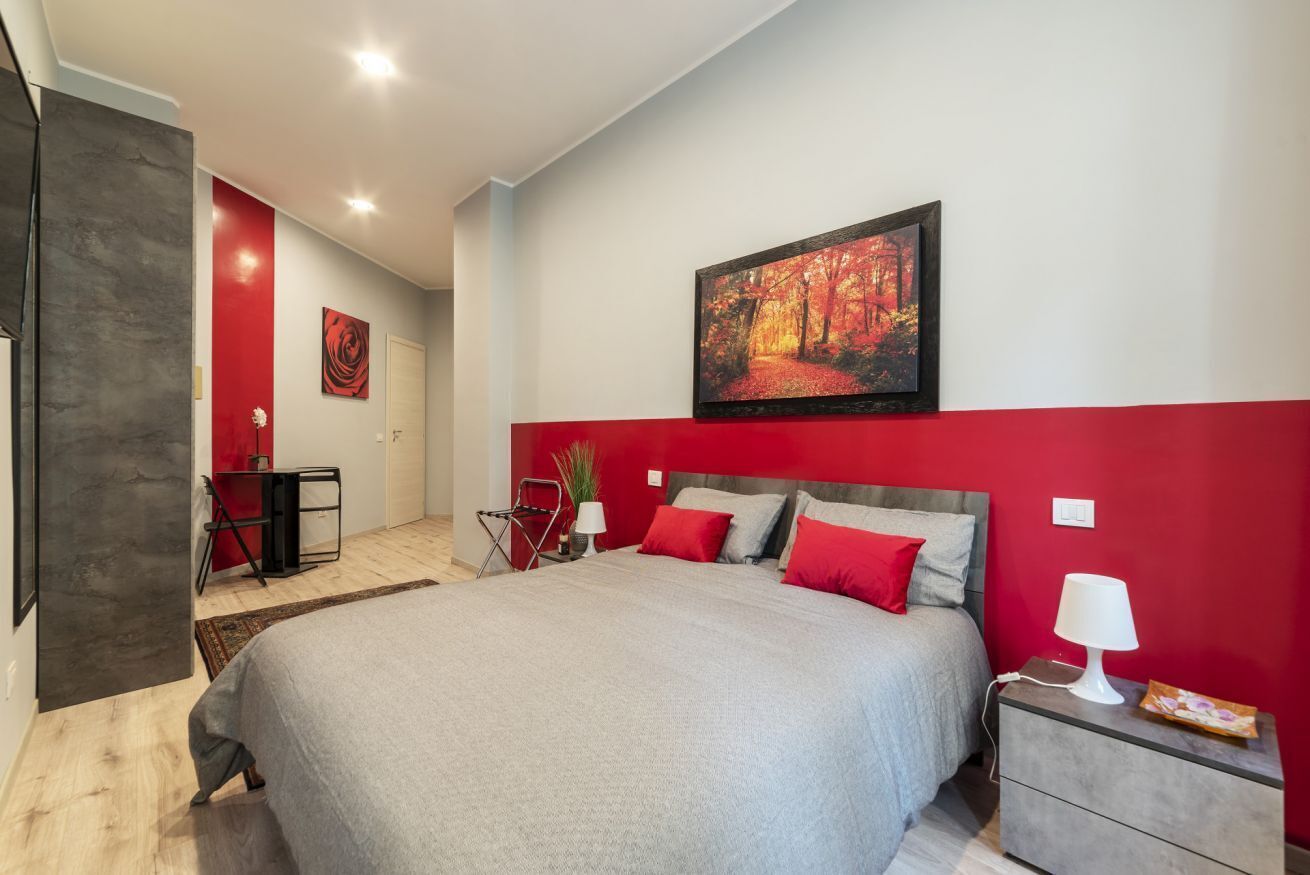 مكواة/لوح كي وخدمة الإنترنت وملاءات أسرّة