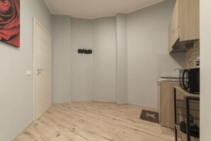 Fridge, microwave, stovetop