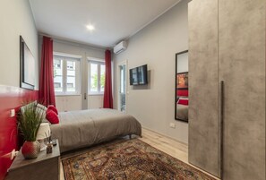 Iron/ironing board, Internet, bed sheets