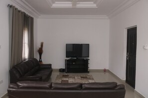 Smart TV - Beautifully furnished new home that is strategically placed. (Sukuta)