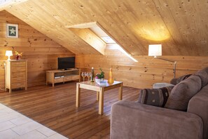 TV, DVD player, table tennis - Ferienwohnung VI mit Zwei Schlafzimmern und Süd-balkon, 64 qm, Hund zu Buchbar (Aschau im Chiemgau)