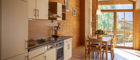 ثلاجة، ميكروويف، فرن، موقد طهي مسطح