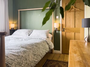 2 bedrooms, WiFi - The Retreat - close to Longleat, Bath, Frome, Stourhead, Stonehenge (Warminster)