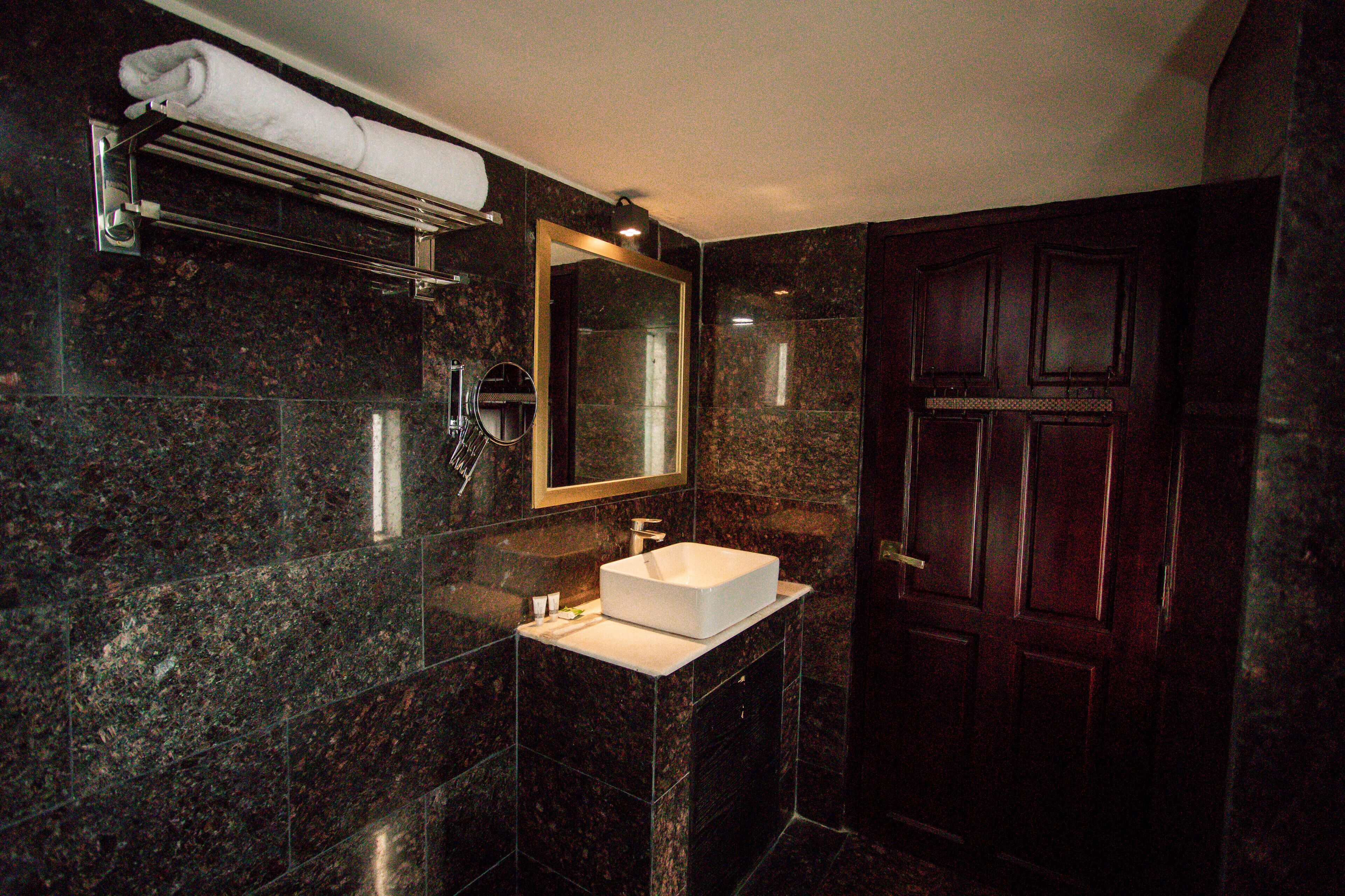 shower, rainfall showerhead, free toiletries, hair dryer