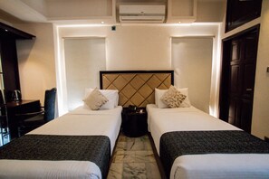 Premium Twin kamer, 1 slaapkamer, uitzicht op de stad | Lakens van Egyptisch katoen, luxe beddengoed, een minibar
