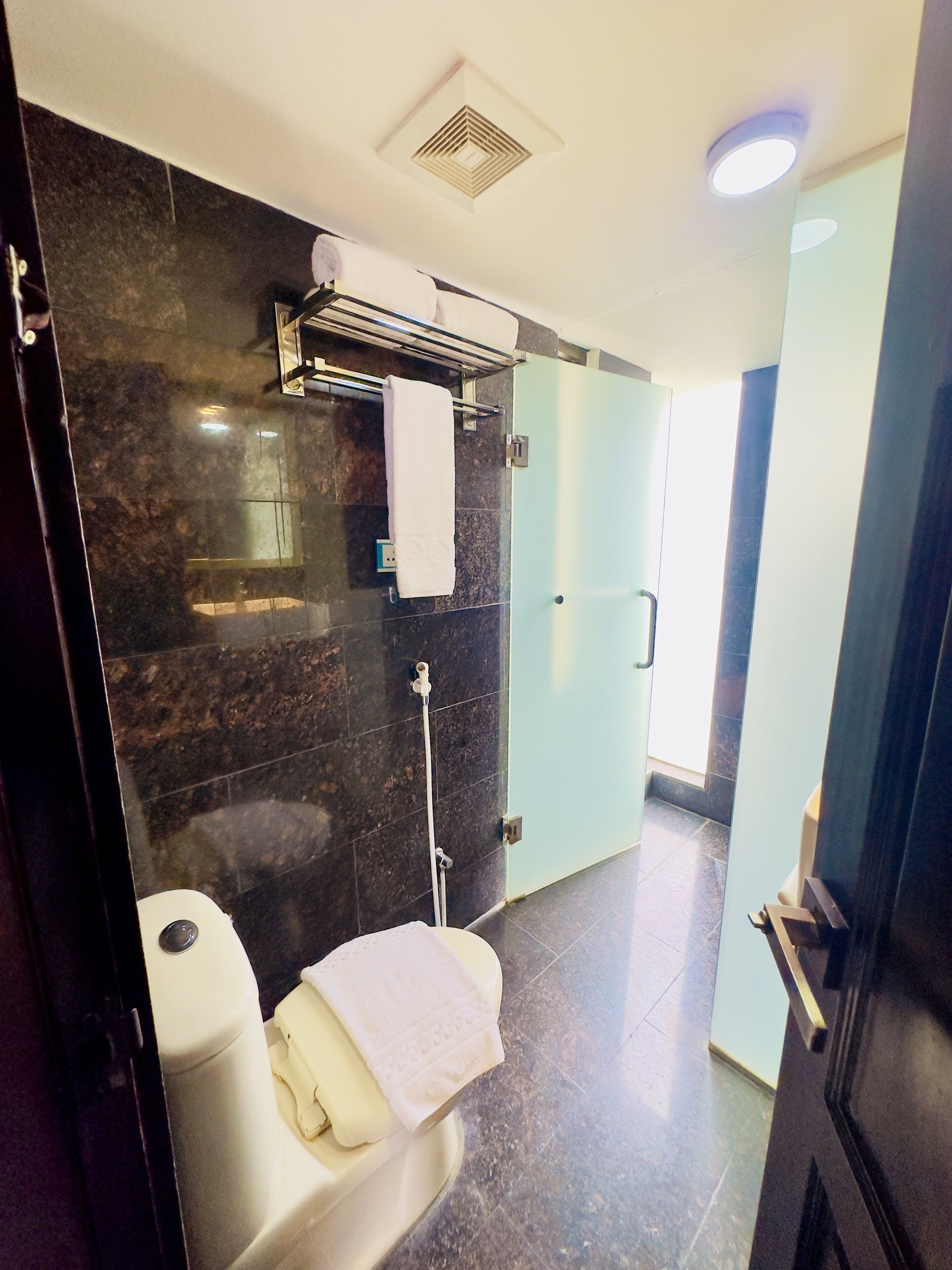 shower, rainfall showerhead, free toiletries, hair dryer