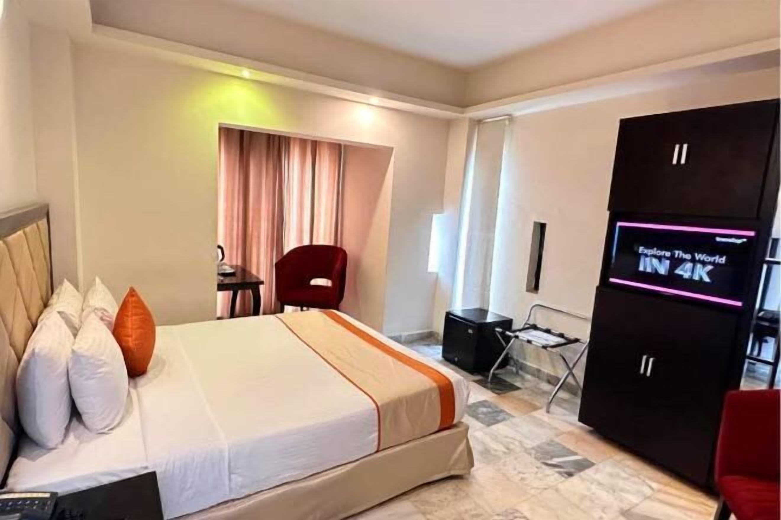 Sábanas de algodón egipcio, ropa de cama de alta calidad y minibar 