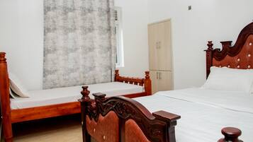 Rainfall showerhead, free toiletries, slippers, towels