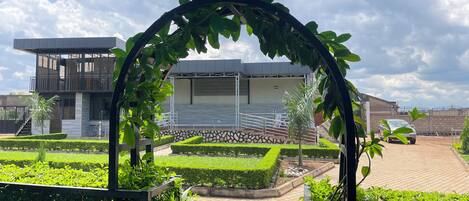 LCD TV, Netflix, streaming services, printers