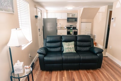 Bungalow Home with EV charger - No Cleaning Fee