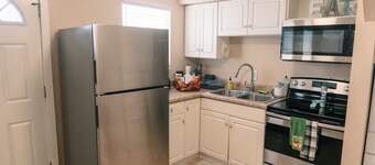 Bungalow Home with EV charger - No Cleaning Fee